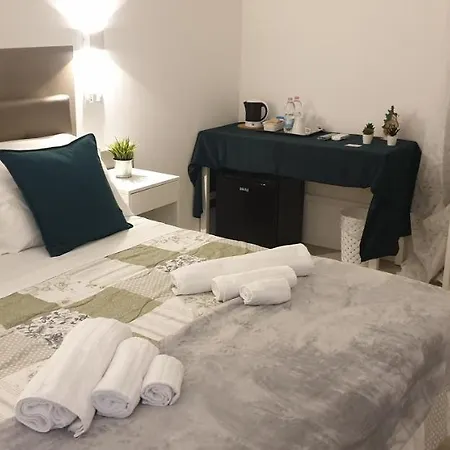Castle Di Amato G Guest house